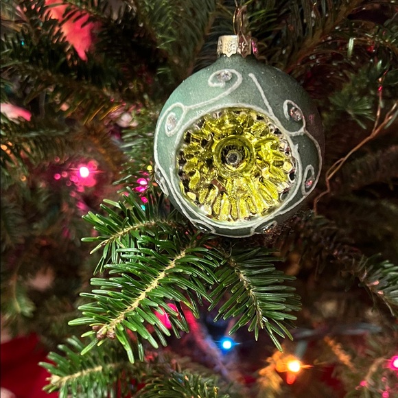 15 NWT Elegant Green Glass Christmas Reflector Ball...